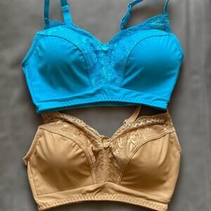 2 Pack Rhonda Shear Curvy Envy Pin Up Bra Medium Wireless Lace Removable Pads